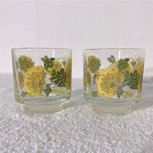 Vintage 1970’s MCM Hand Painted  Chrysanthemum Rocks Glasses Short Tumblers x2 - Picture 1 of 8